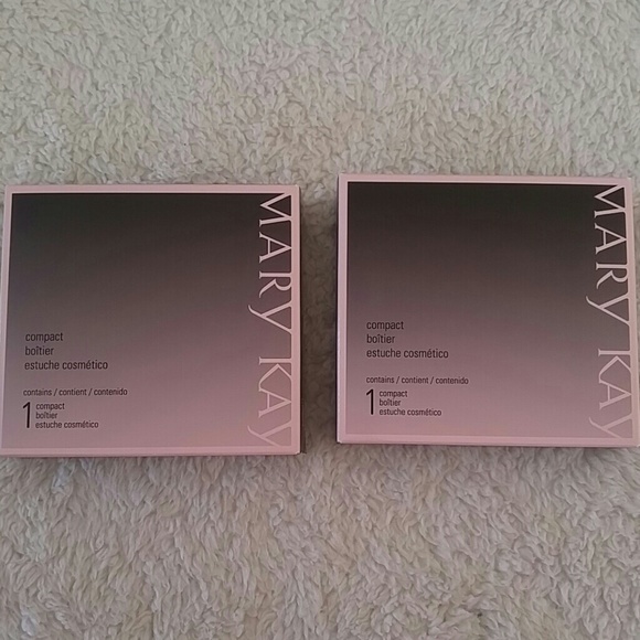 *3/$15* Mary Kay Compact - Picture 2 of 3